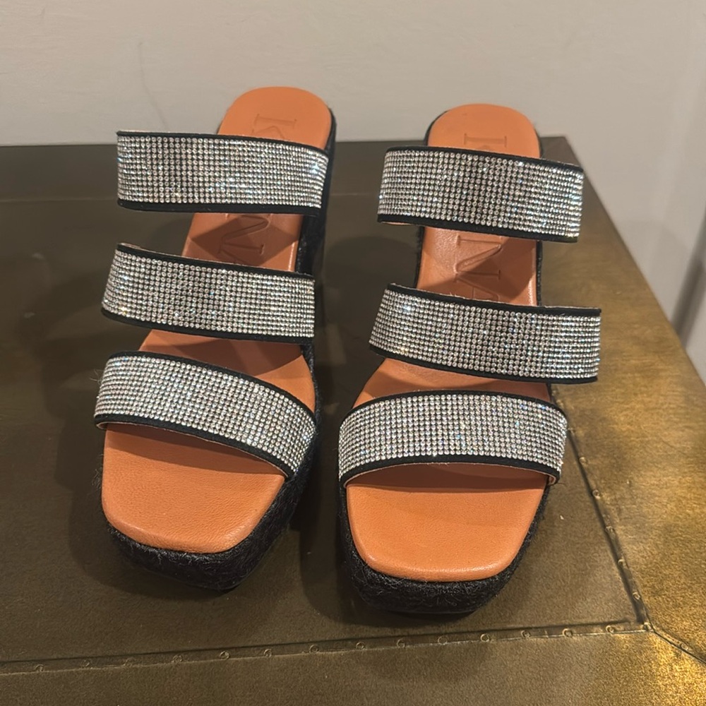 Sparkly strappy wedge by KANNA